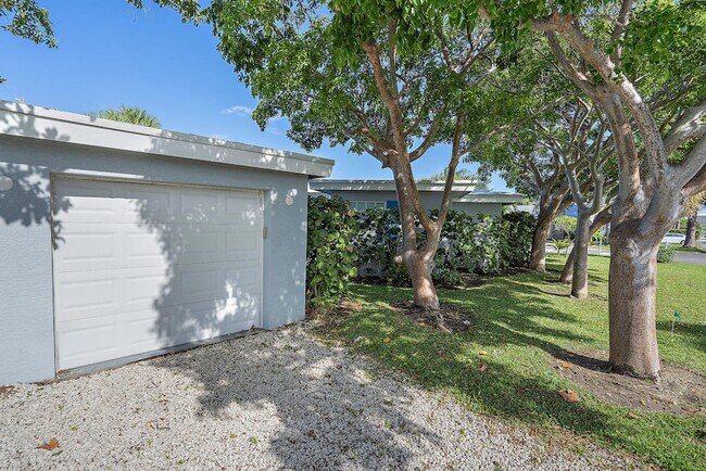 Building Photo - 461 Jupiter Ln