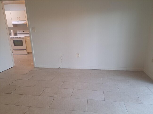 Building Photo - 2050 Oleander Blvd