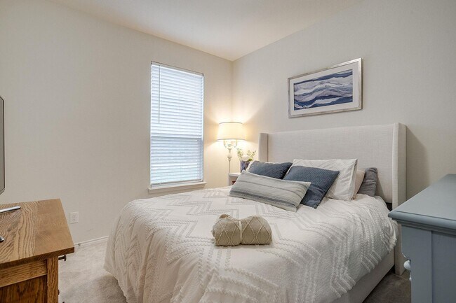 Building Photo - Beautiful Home in Highly Desired Sunset Po...