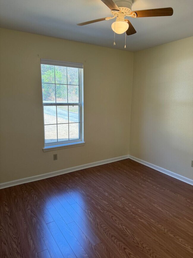 Building Photo - Beautiful Updated Ranch Style Home