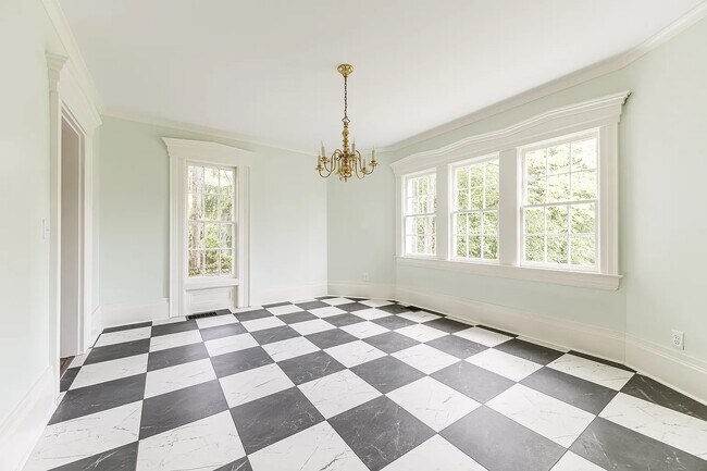Building Photo - 1120 Park Ave