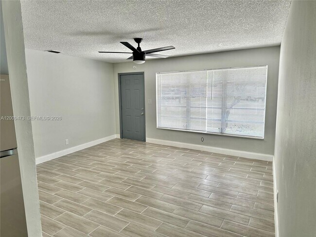 Building Photo - 2600 NE 8th Ave