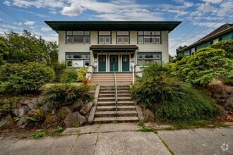 Building Photo - Charming 1BR/1BA Main Floor View Unit in D...