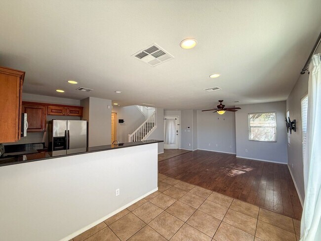 Building Photo - Charming 3/BD 2.5/ BA Home in Centennial with Spacious Backyard
