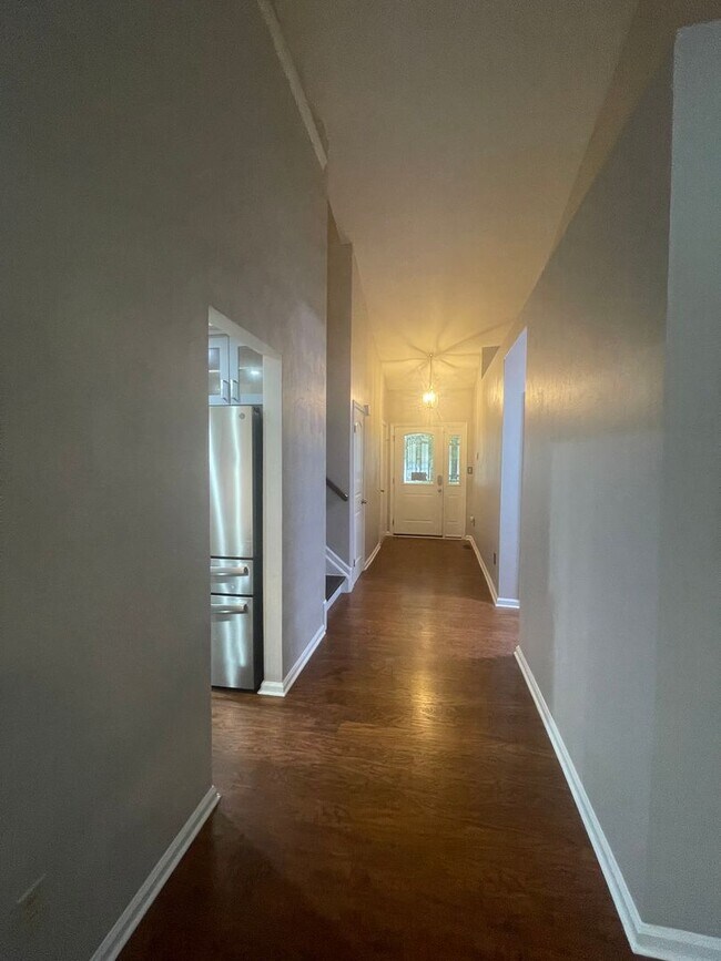 Building Photo - Beautiful home in Riverwalk