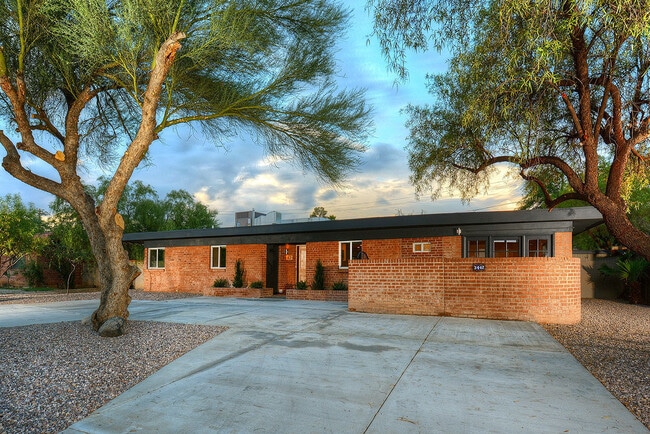 Building Photo - PRELEASE FOR AUGUST 2026 - Gorgeous Brick ...