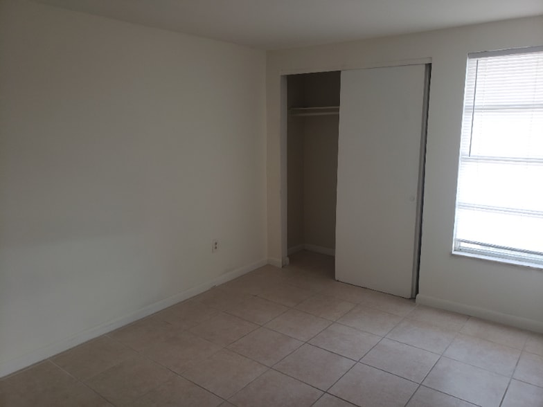 Building Photo - 4915 Catalina Dr