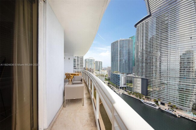 Building Photo - 901 Brickell Key Blvd
