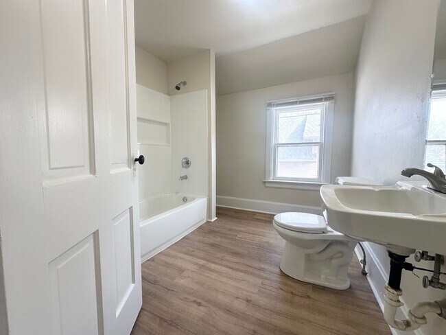 Building Photo - 1201 S 15th St