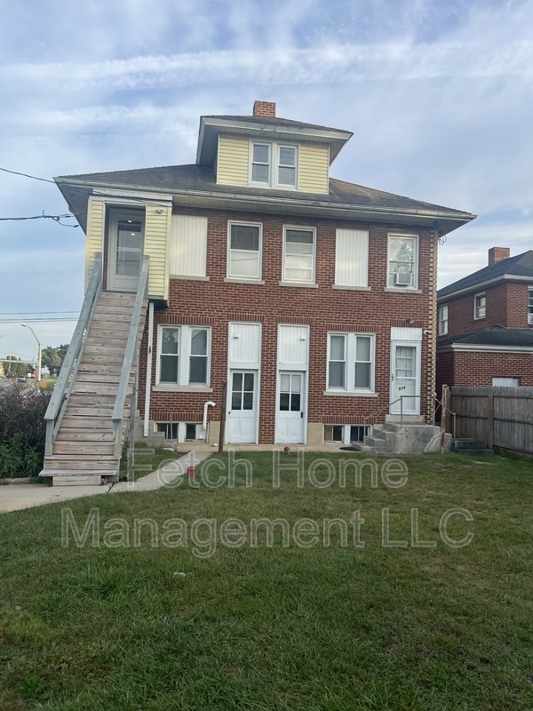 Building Photo - 836 W Main St