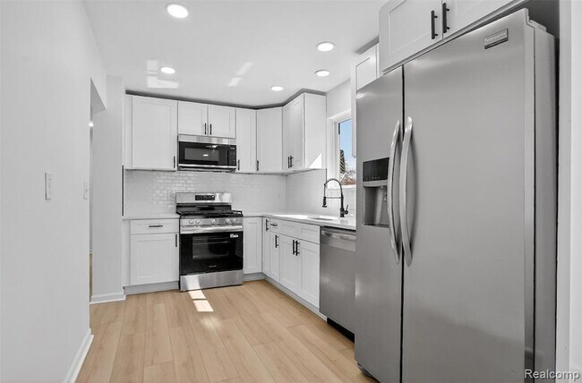 Building Photo - 4171 Mapleleaf Rd