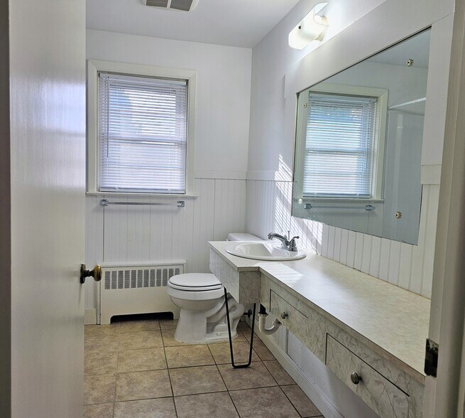 Building Photo - 292 W Main St