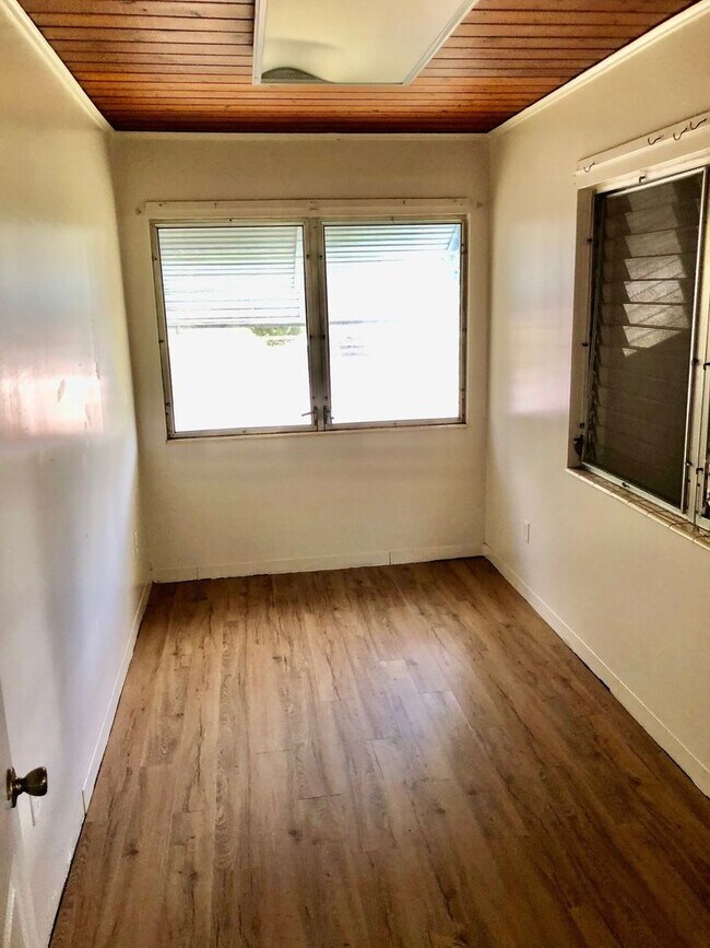 Building Photo - Beautiful 5BR/1BA Zephyrhills Home w/Brand...
