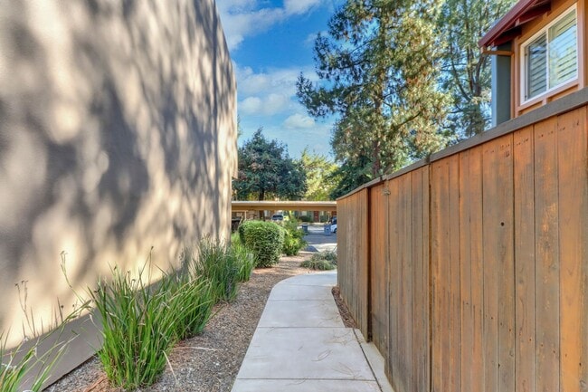 Building Photo - North Davis Condo-Available