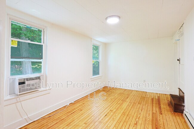 Building Photo - 505 B St