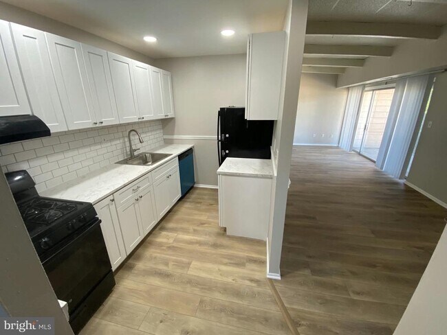 Building Photo - 5532 Karen Elaine Dr