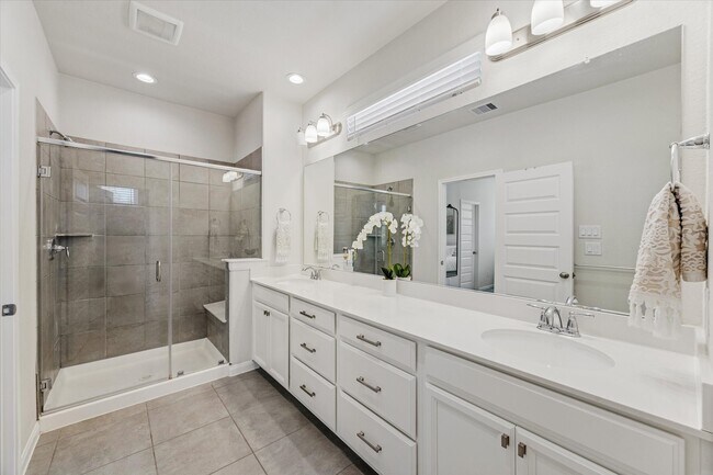 Building Photo - 9804 Rugged Oaks Dr