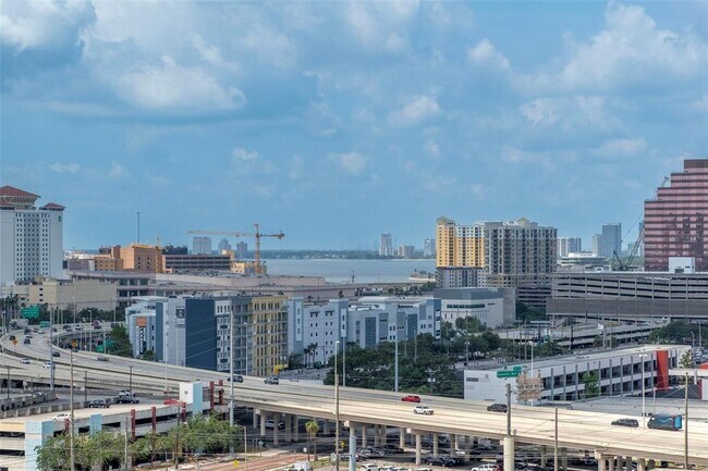 Building Photo - 1120 E Kennedy Blvd