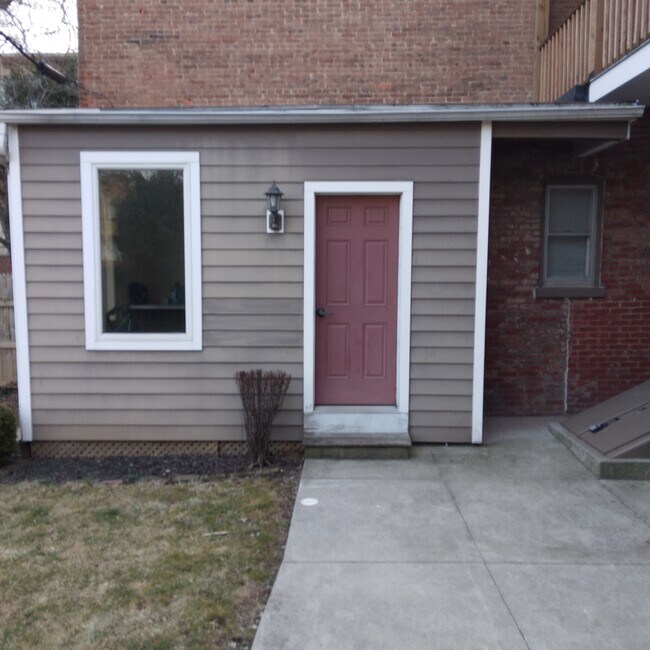 Shared laundry room - 135 E Lemon St