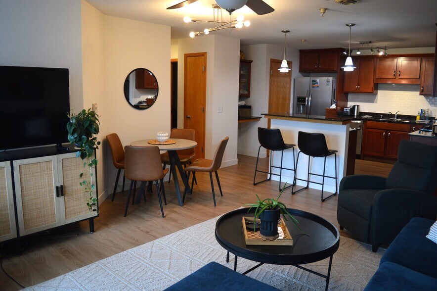 Building Photo - 8201 Mayo Dr