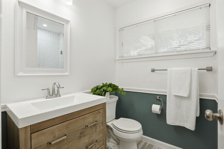 Building Photo - 518 Brightwood Pl