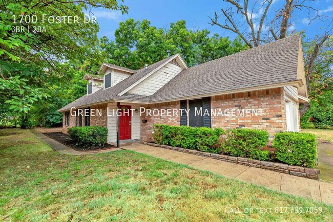 Building Photo - 1700 Foster Dr