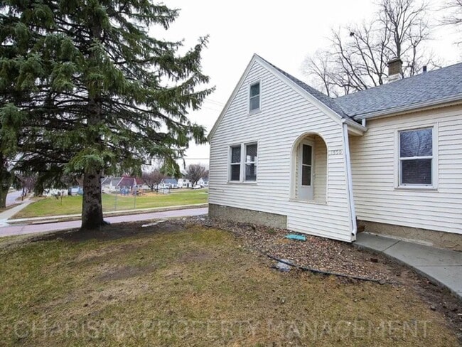 Building Photo - Charming 3 BD Home Across from Emerson Park – Move-In Ready!