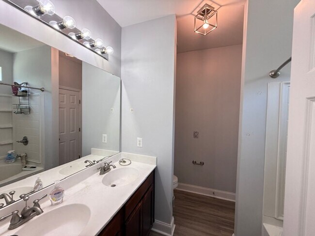 Building Photo - 3 Bedroom 2 Bath House in Brickhope Greens...