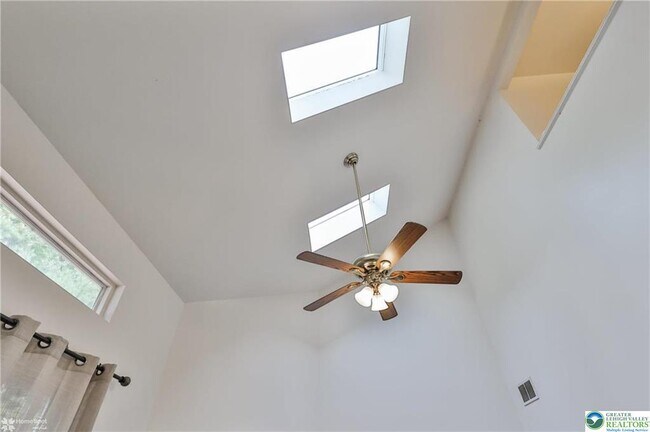 Building Photo - 204 Ridings Cir