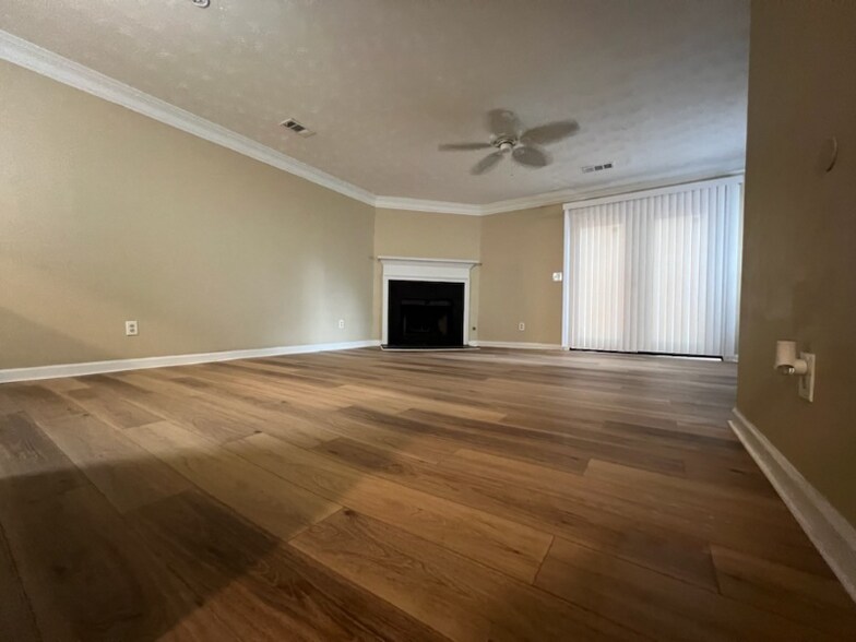 Building Photo - 3824 Meadow Green Ct