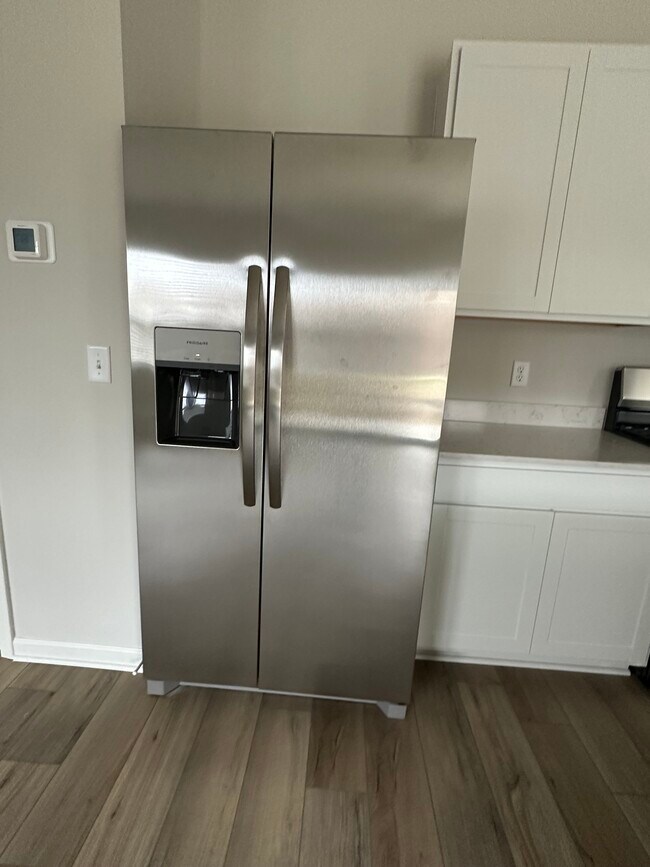 Building Photo - 2252 Robert Gwynne Dr