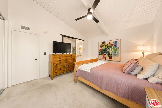 Building Photo - 6425 Green Valley Cir