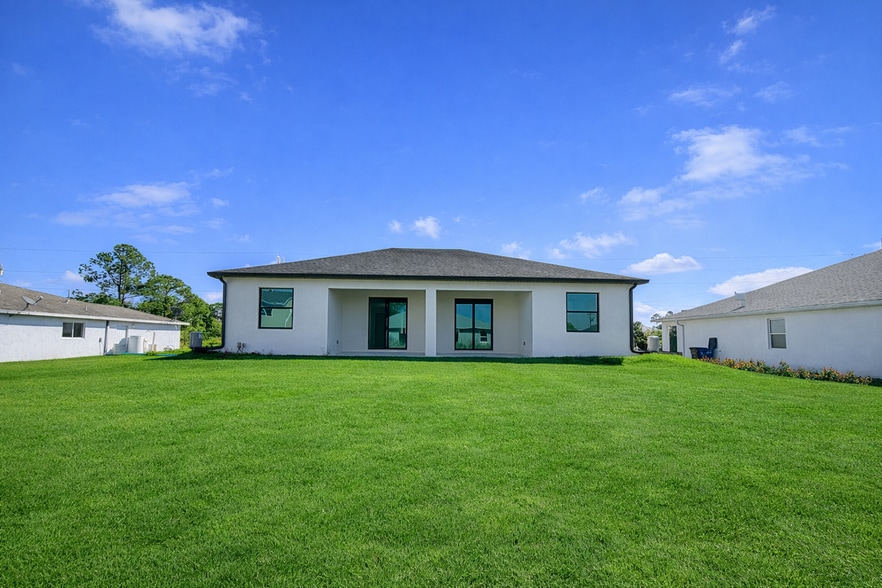 Building Photo - 828 Holmes Ave