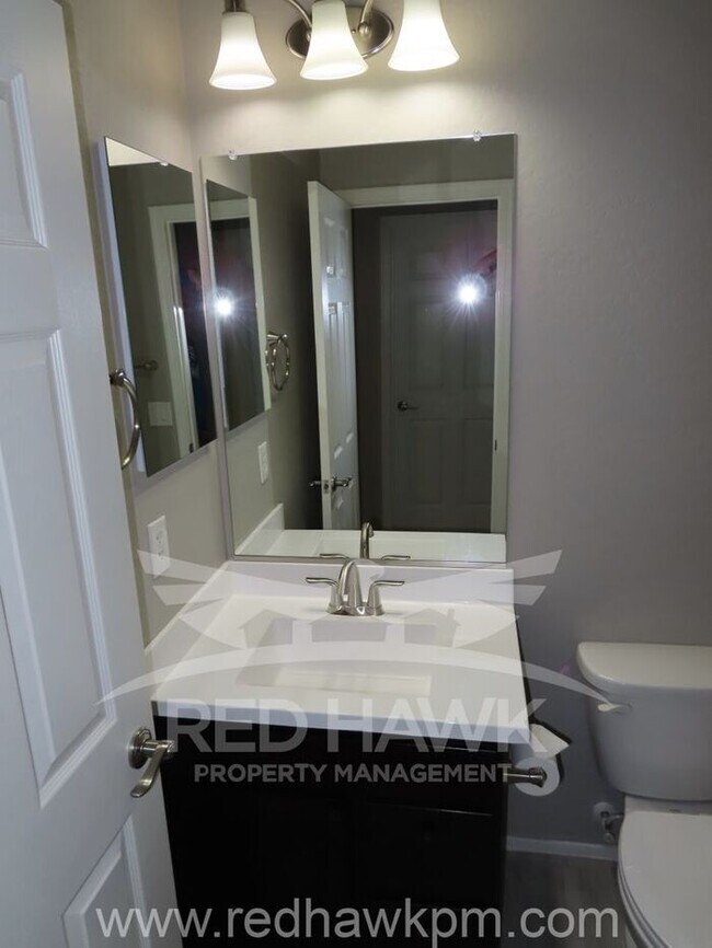 Building Photo - Charming Two Bedroom, Two Bathroom Mesa Re...