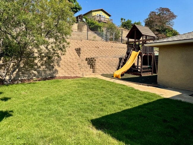 Building Photo - Beautiful House in Allied Gardens!
