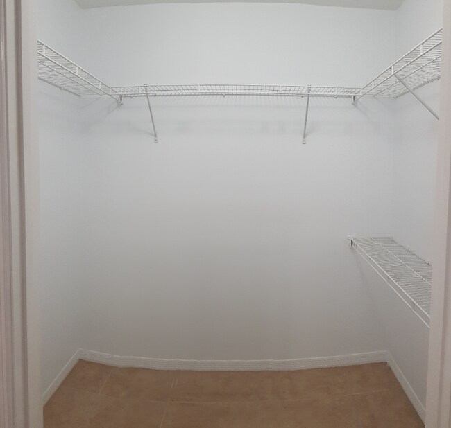 Building Photo - 1040 Villagio Cir