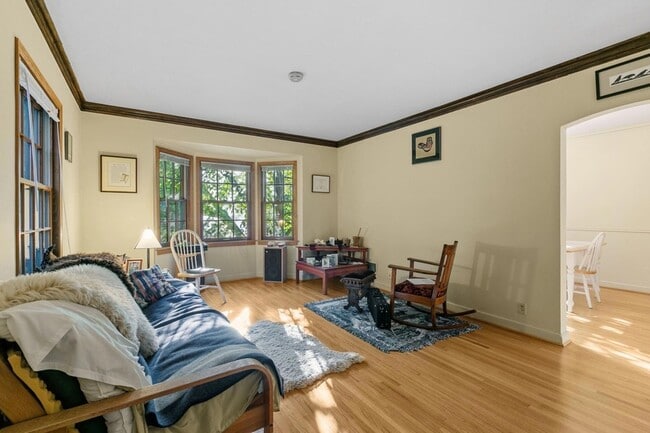 Building Photo - 201 Melbourne Ave SE