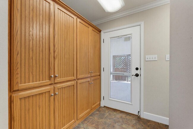 Building Photo - 286 Pilgrim Rd