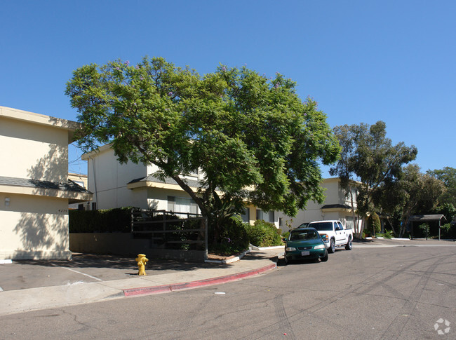 Building Photo - 4265-4269 Schoolridge Ln
