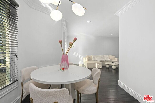 Building Photo - 11646 Chenault St