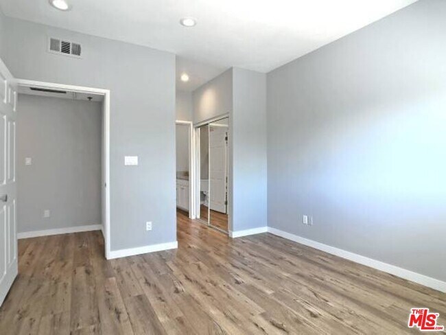 Building Photo - 10560 Santa Monica Blvd