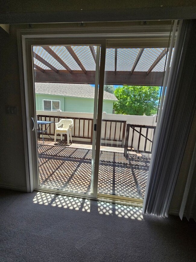 Building Photo - Beautiful single level townhouse located in quiet northwest area.