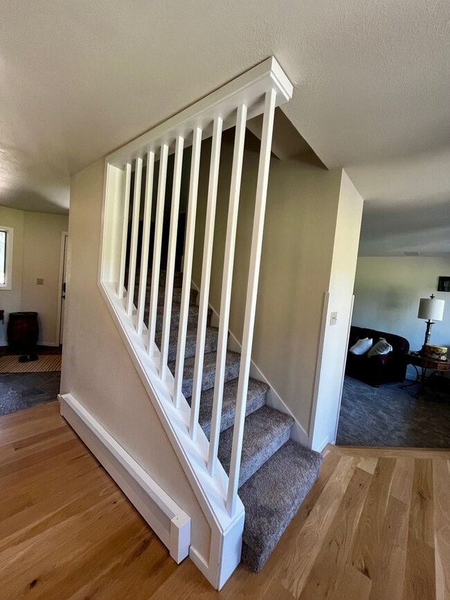 Building Photo - Executive Rental on Riverside Country Club...