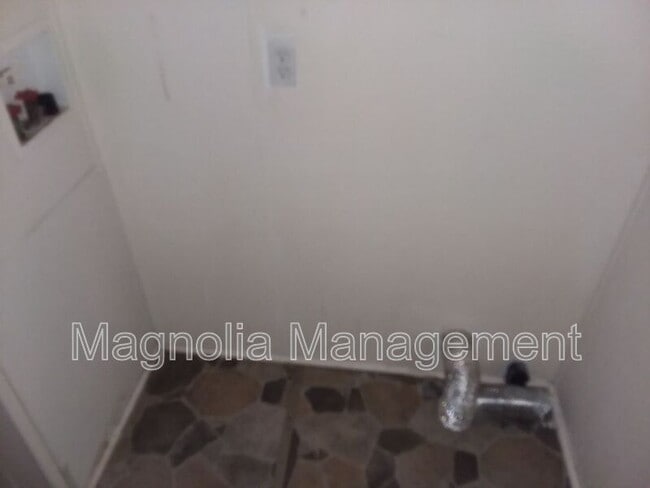 Building Photo - 68 Jamel Ln