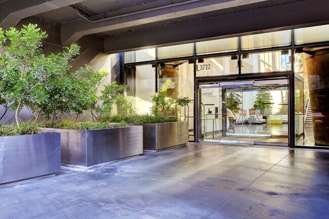 Building Photo - Stunning Strip Views from this Fully Furnished Studio Residence.