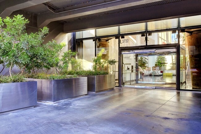 Building Photo - Veer Towers 2210E-CityCenter Views from th...