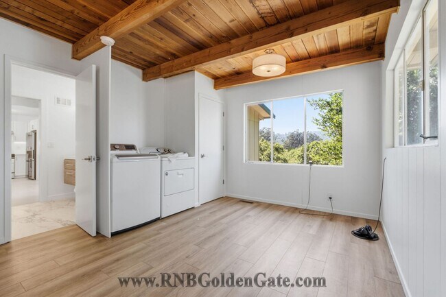 Building Photo - Newly Remodeled 3 Bedroom Home With Gorgeous Views For Rent!