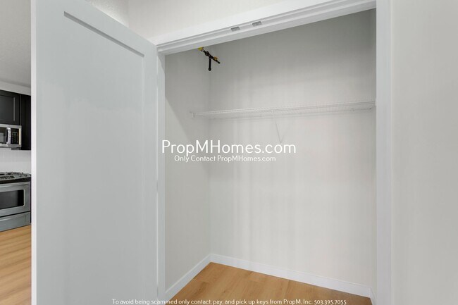 Building Photo - Updated Two Level Condo in the Heart of Do...