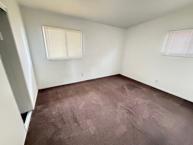 Building Photo - Cozy two bedroom, available for move in now!