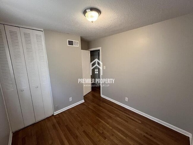 Building Photo - 4189 Chippewa Rd